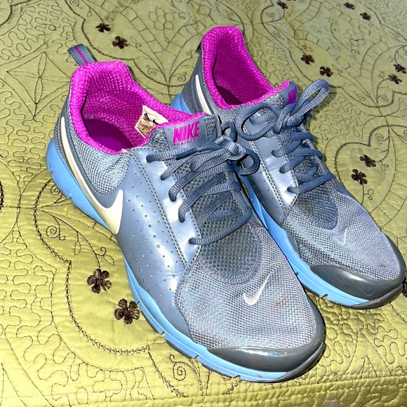 Nike shoes - Picture 1 of 2